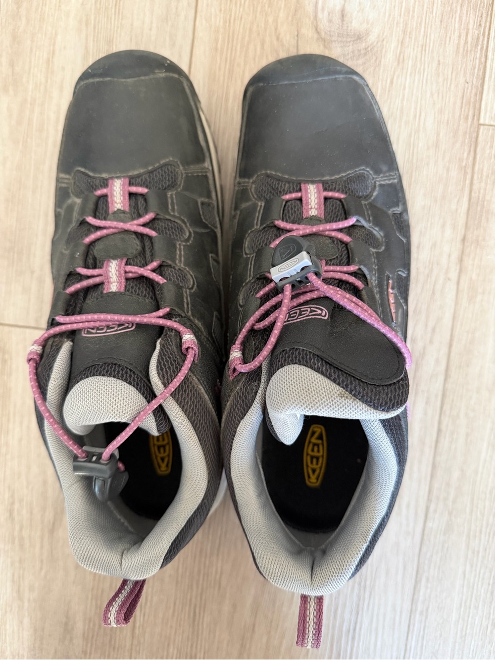 KEEN Women’s Outdoor Hiking Shoes – Black & Purple – Comfort Fit Size- US6
